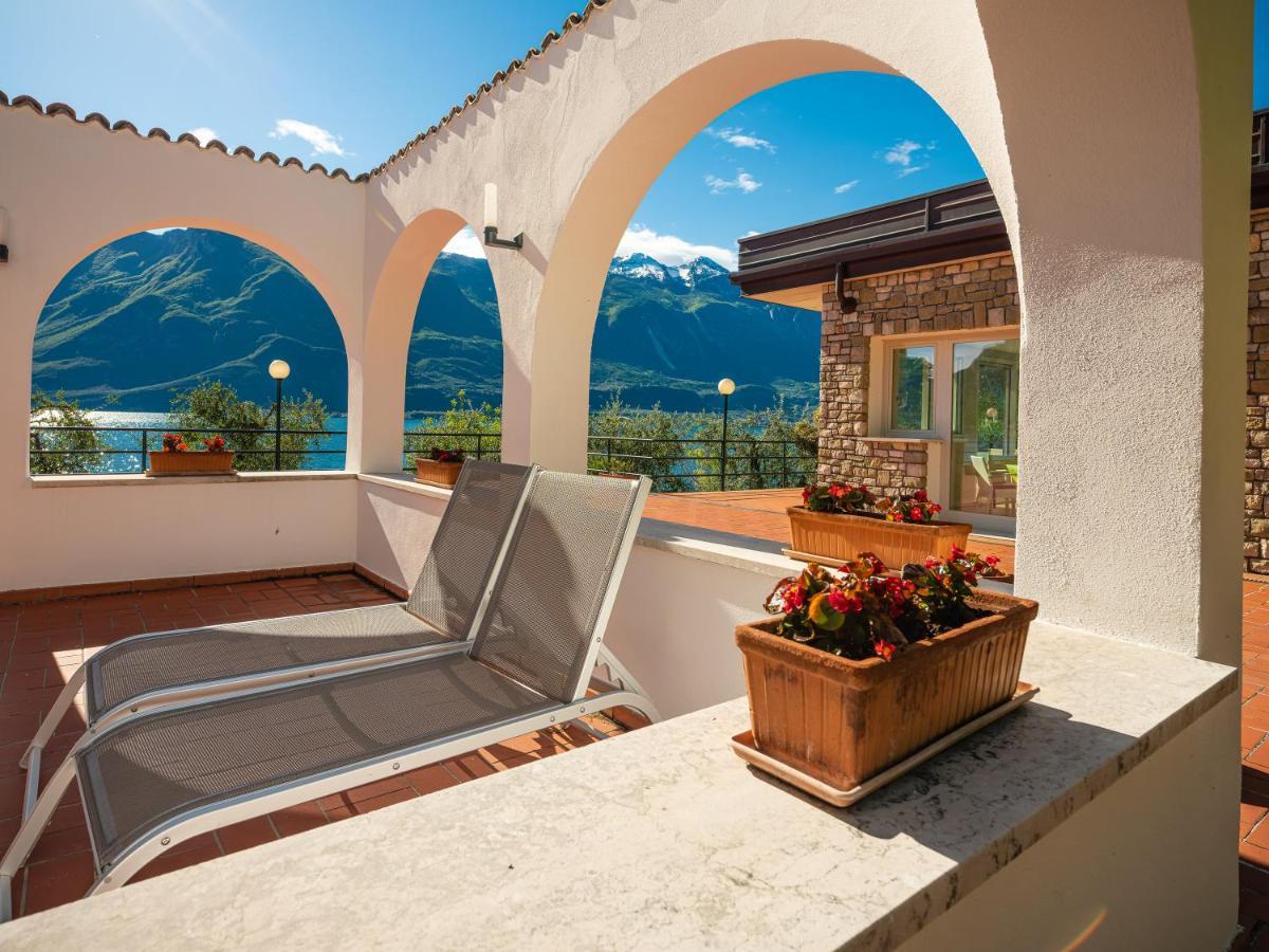 Hotel Leonardo Da Vinci ลีโมเนซุลการ์ดา ภายนอก รูปภาพ