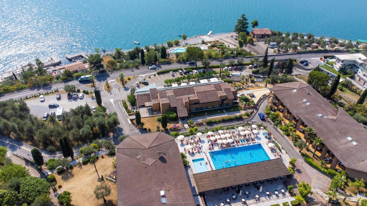 Hotel Leonardo Da Vinci ลีโมเนซุลการ์ดา ภายนอก รูปภาพ