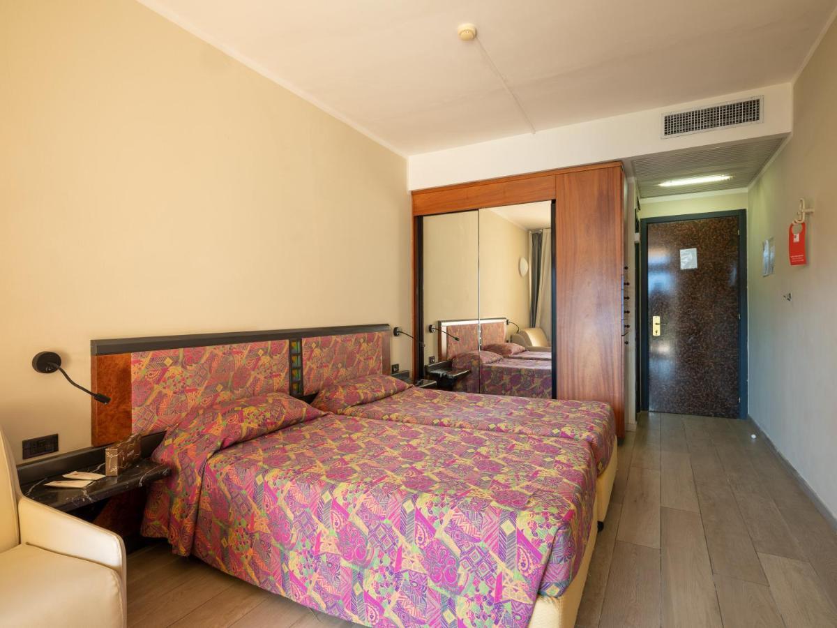 Hotel Leonardo Da Vinci ลีโมเนซุลการ์ดา ภายนอก รูปภาพ