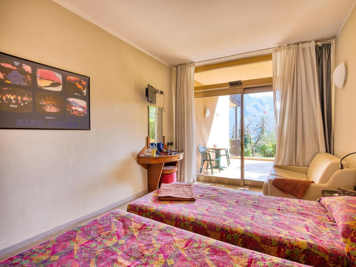 Hotel Leonardo Da Vinci ลีโมเนซุลการ์ดา ภายนอก รูปภาพ