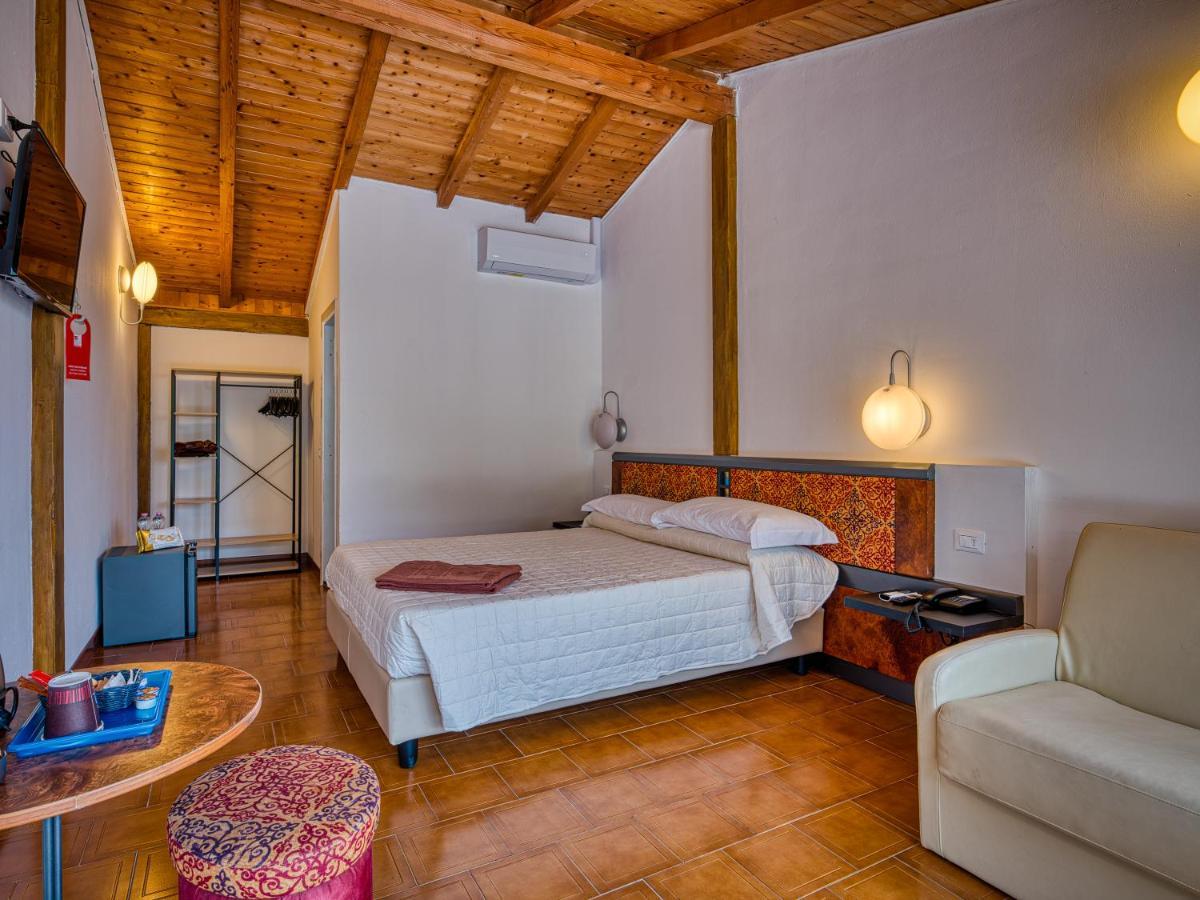 Hotel Leonardo Da Vinci ลีโมเนซุลการ์ดา ภายนอก รูปภาพ